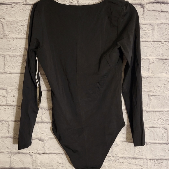 NWT Everlane Black Longsleeve V-Neck Bodysuit - Picture 10 of 13